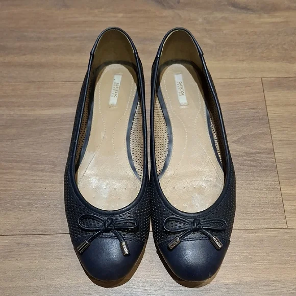 Geox Navy Patent Leather Perforated 'Lola' Ballet Flats (Size EU 37/US 6.5) - Picture 2 of 8